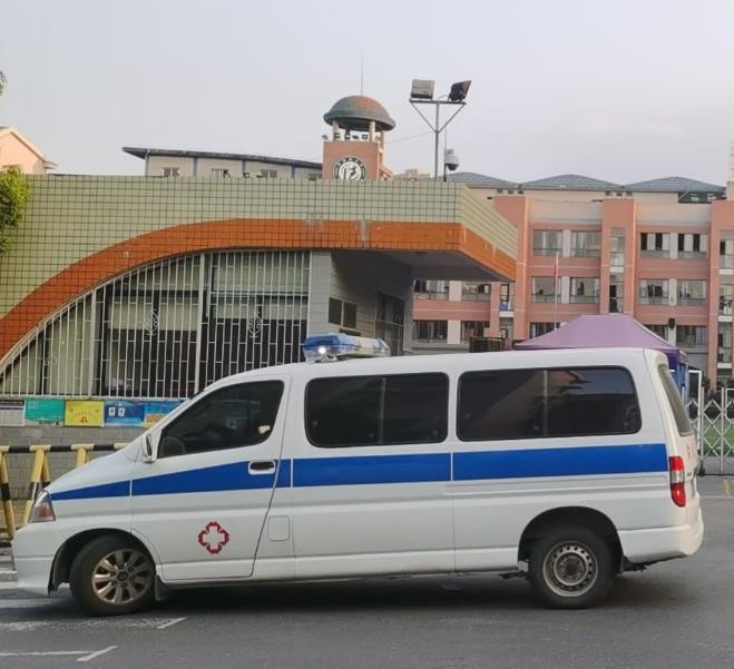 复兴救护车出租护送骨折病人一公里多少钱